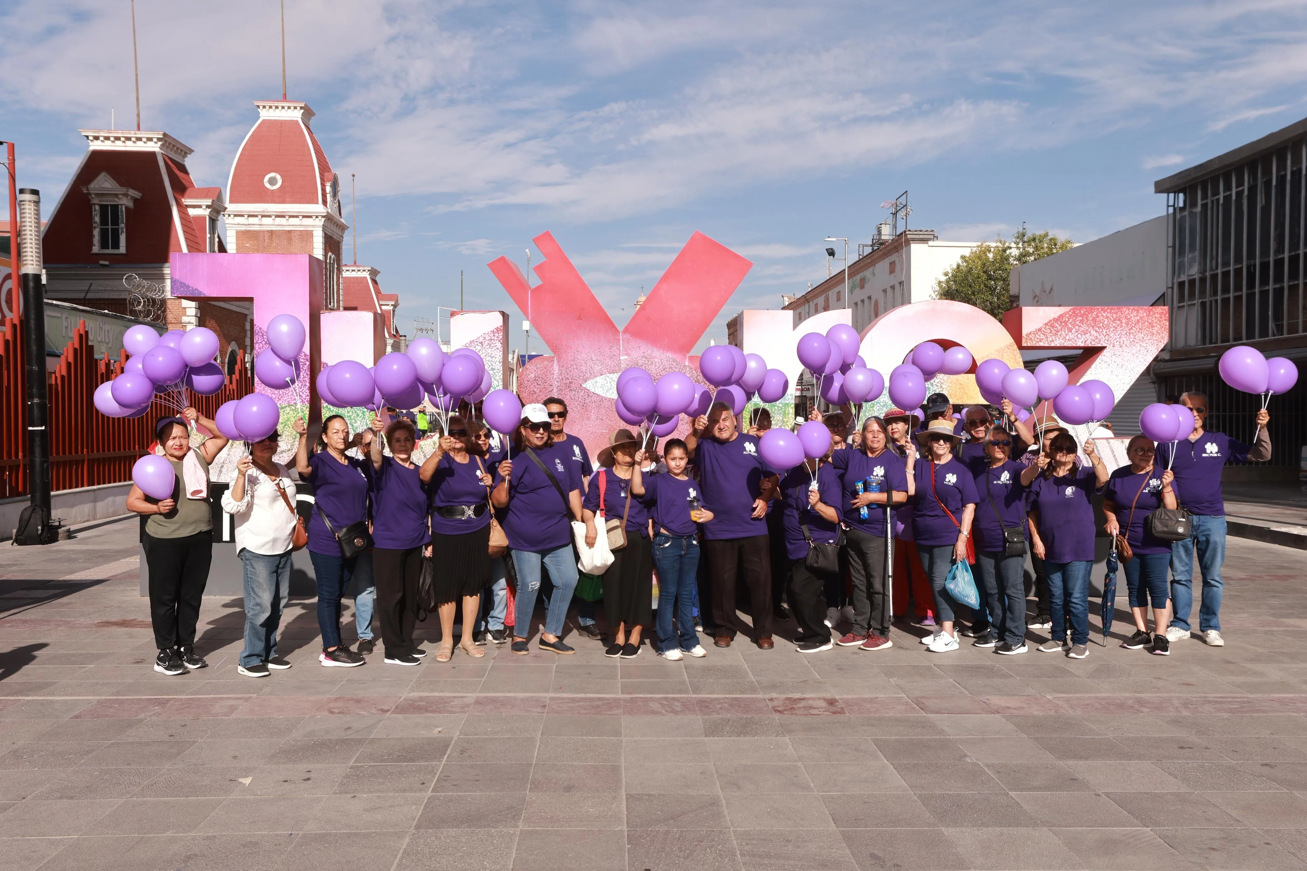 Adultos mayores recorren avenida 16 de Septiembre para visibilizar el maltrato en la vejez en Ciudad Juárez - imagen 4