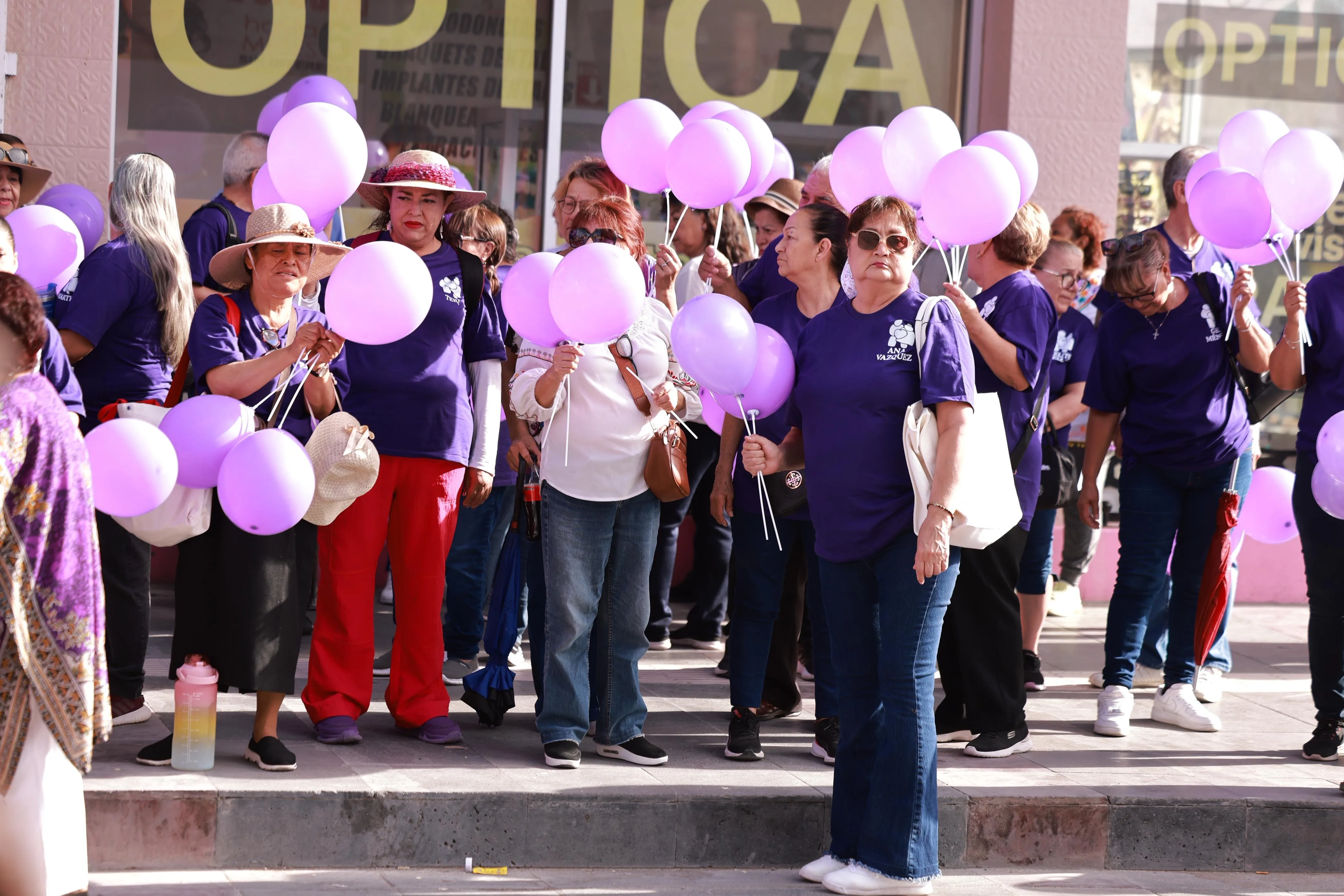 Adultos mayores recorren avenida 16 de Septiembre para visibilizar el maltrato en la vejez en Ciudad Juárez - imagen 5