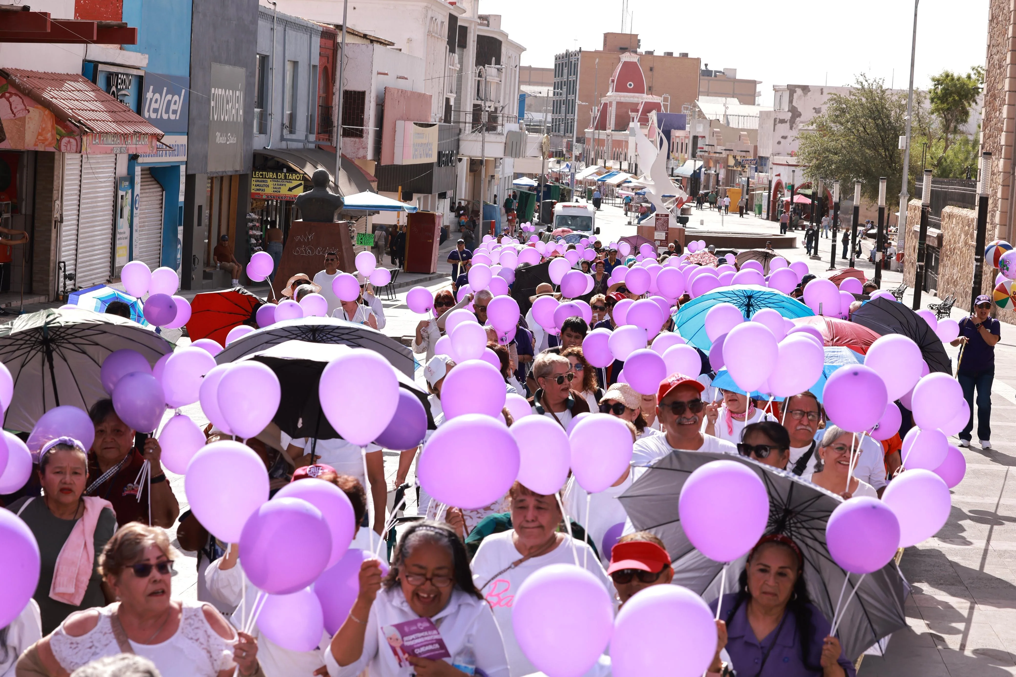 Adultos mayores recorren avenida 16 de Septiembre para visibilizar el maltrato en la vejez en Ciudad Juárez - imagen 15
