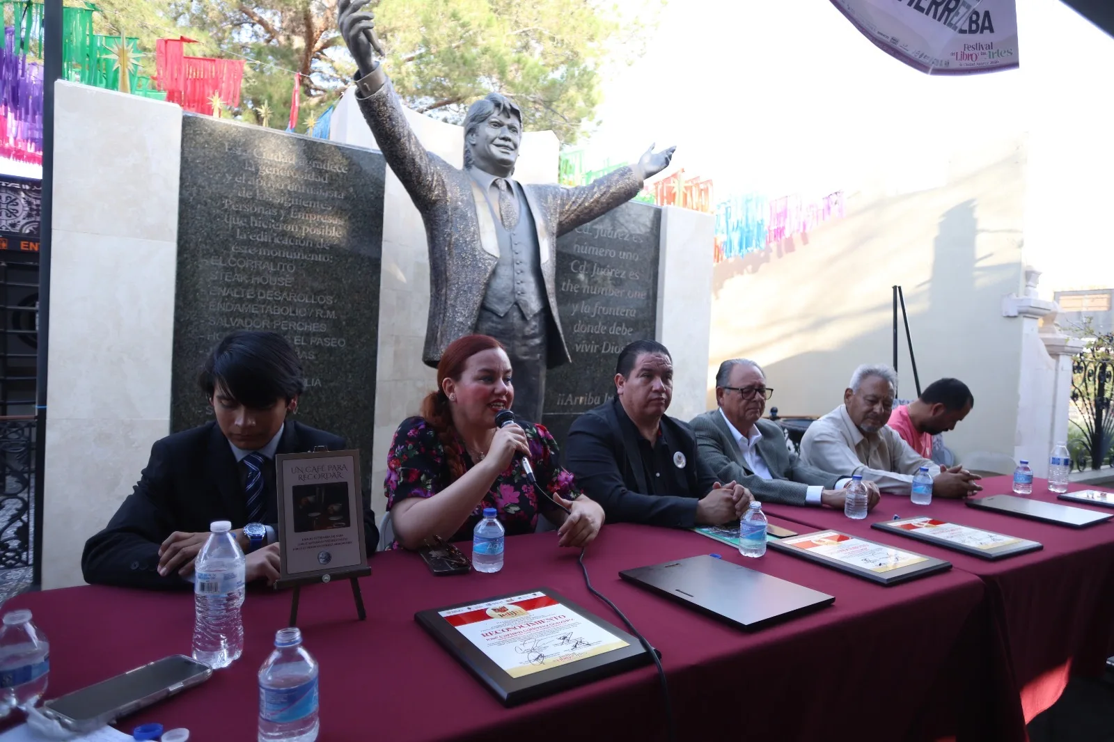 Ciudad Juárez rinde homenaje póstumo a Emilio Gutiérrez de Alba en FELIJU 2026 - imagen 7