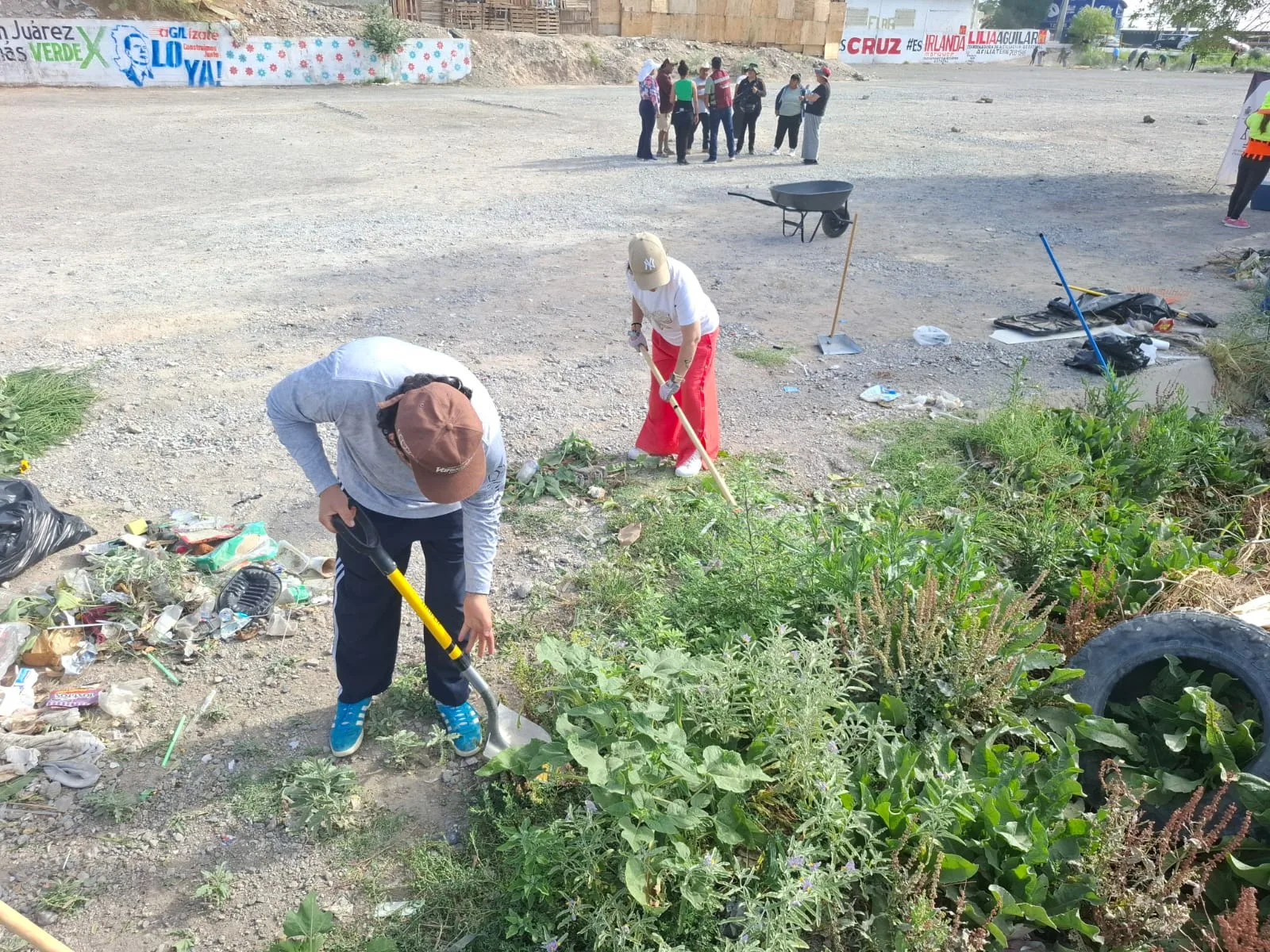 Comerciantes y ciudadanos participan en limpieza y reforestación en Mercado Libertad de Juárez - imagen 8