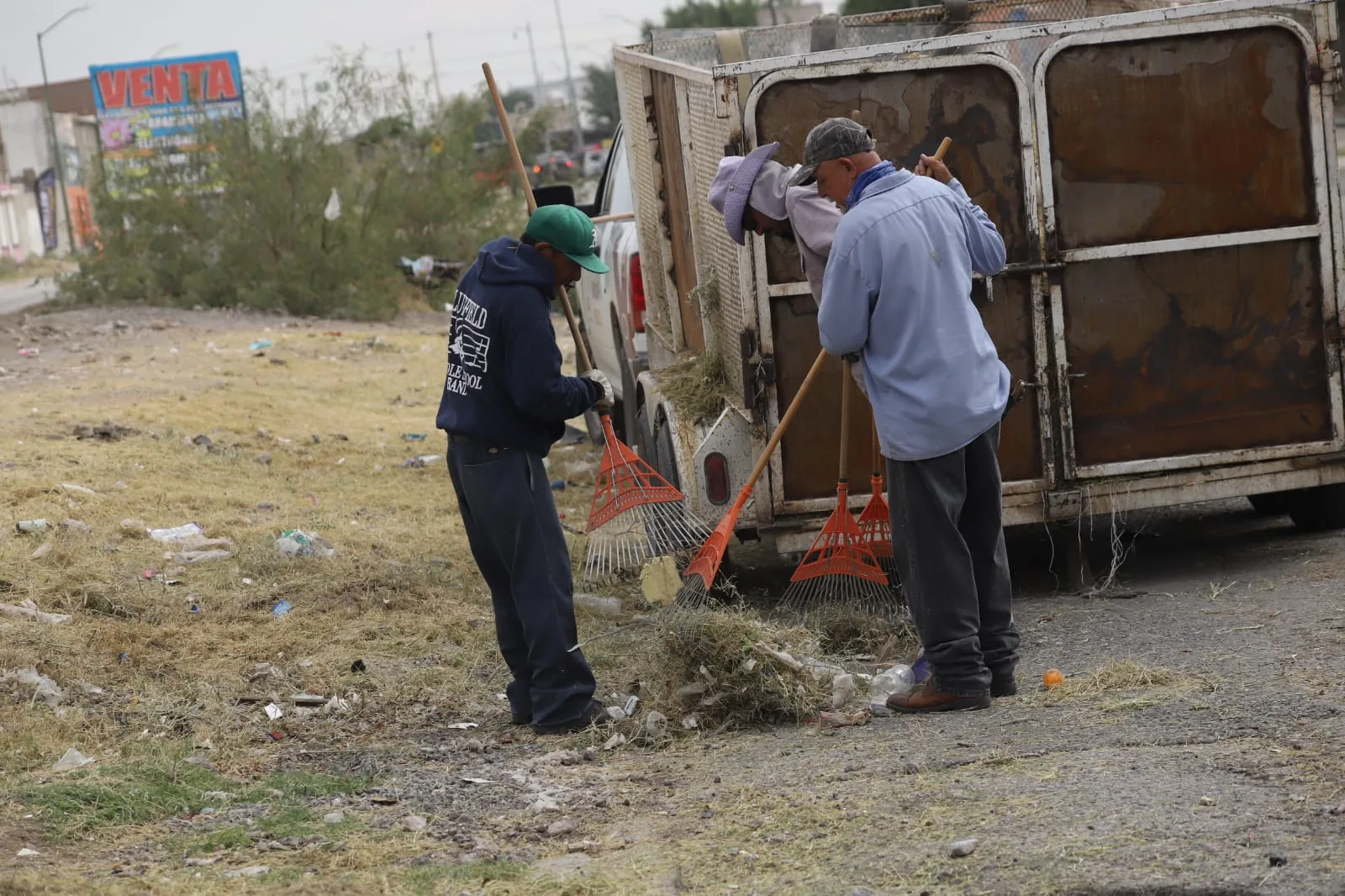 Realizan mantenimiento integral en camellón central de la calle Yepómera en Mérida - imagen 4