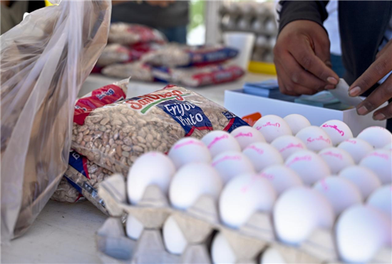 Tercera edición del Mercadito Más Barato en Chihuahua ofrece canasta básica a precios accesibles - imagen 5