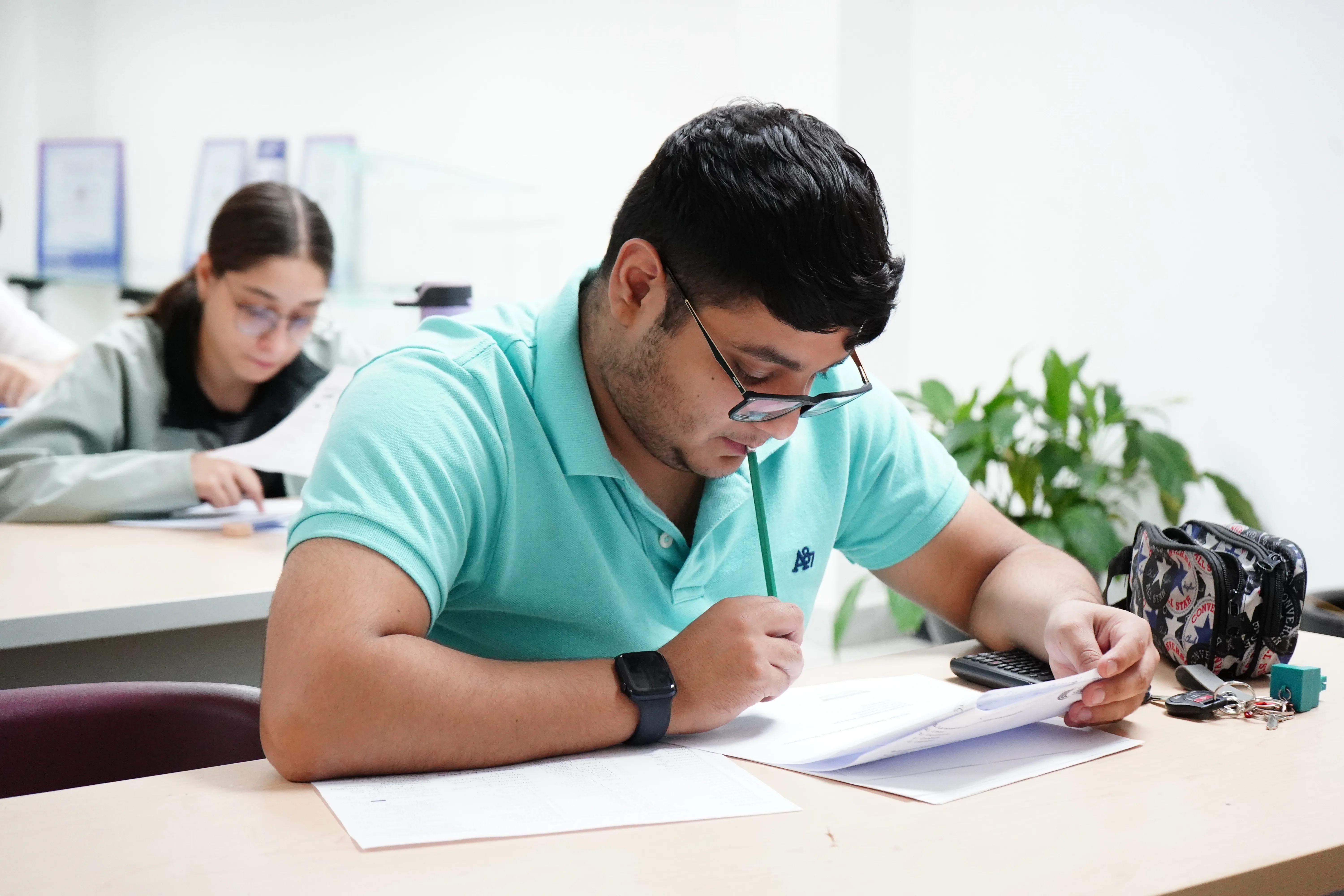 Más de 100 aspirantes presentan examen para programa de especialización en Taiwán en IA y automatización - imagen 1