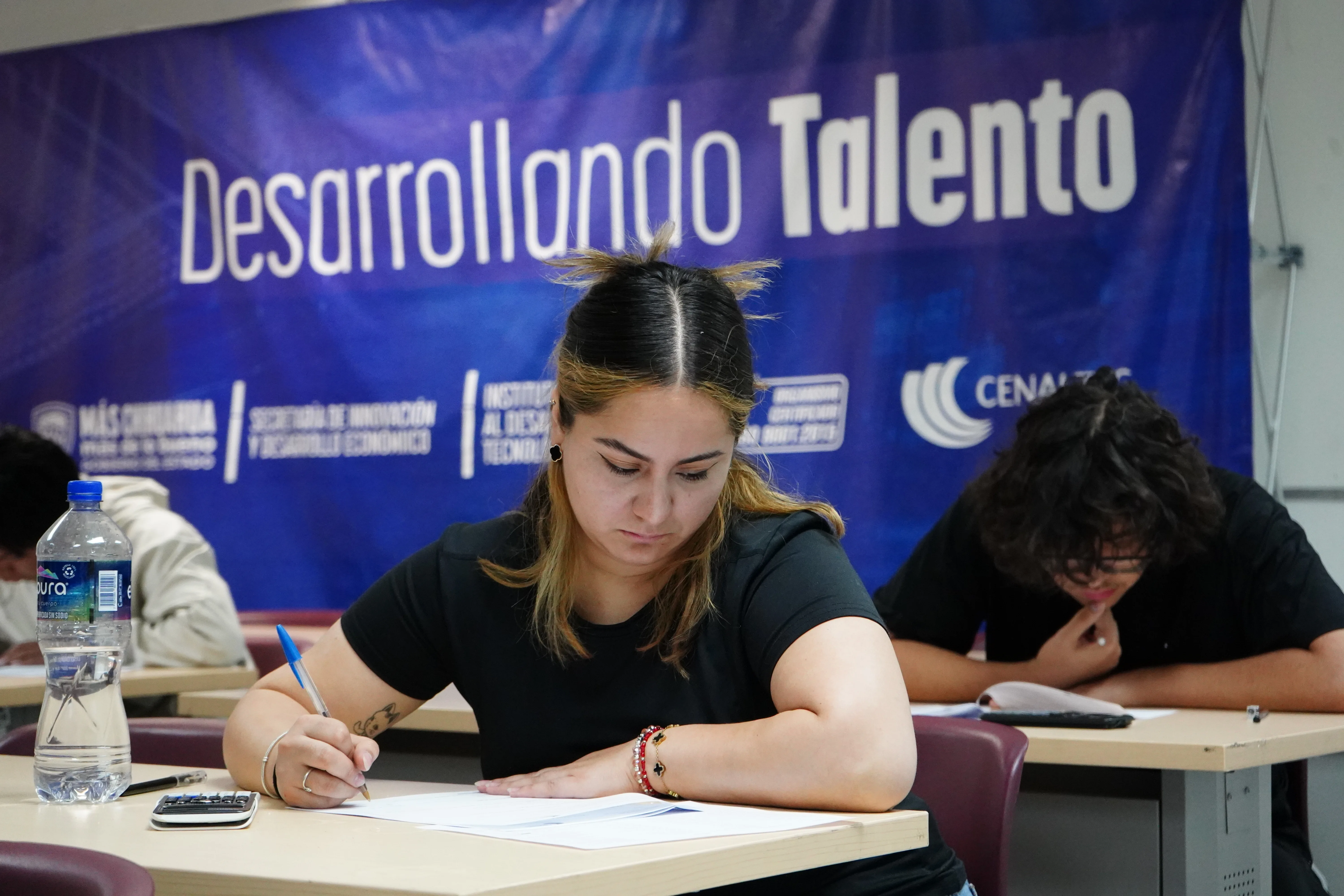 Más de 100 aspirantes presentan examen para programa de especialización en Taiwán en IA y automatización - imagen 3