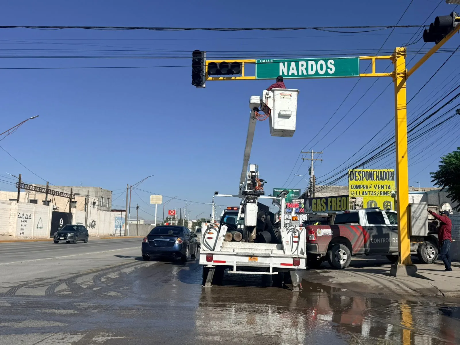 Activan semáforos en cruce de avenida Waterfill y calle Nardos para mejorar flujo vial - imagen 2