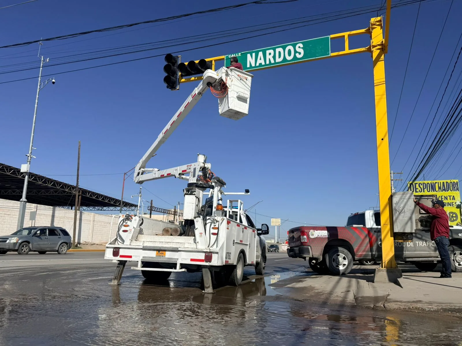Activan semáforos en cruce de avenida Waterfill y calle Nardos para mejorar flujo vial - imagen 1