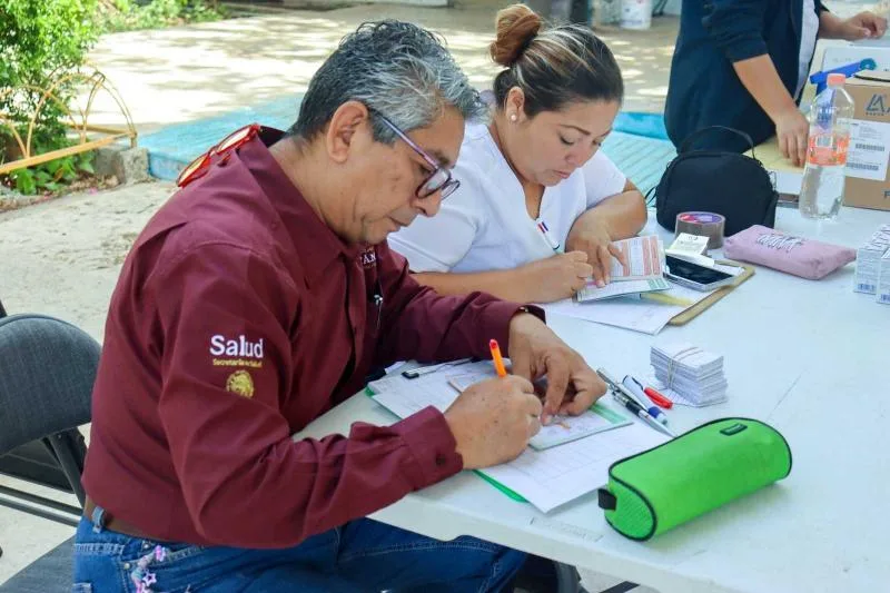 Feria de la Salud en la colonia Sambulá ofrece servicios preventivos y vacunación en primaria de Mérida - imagen 2