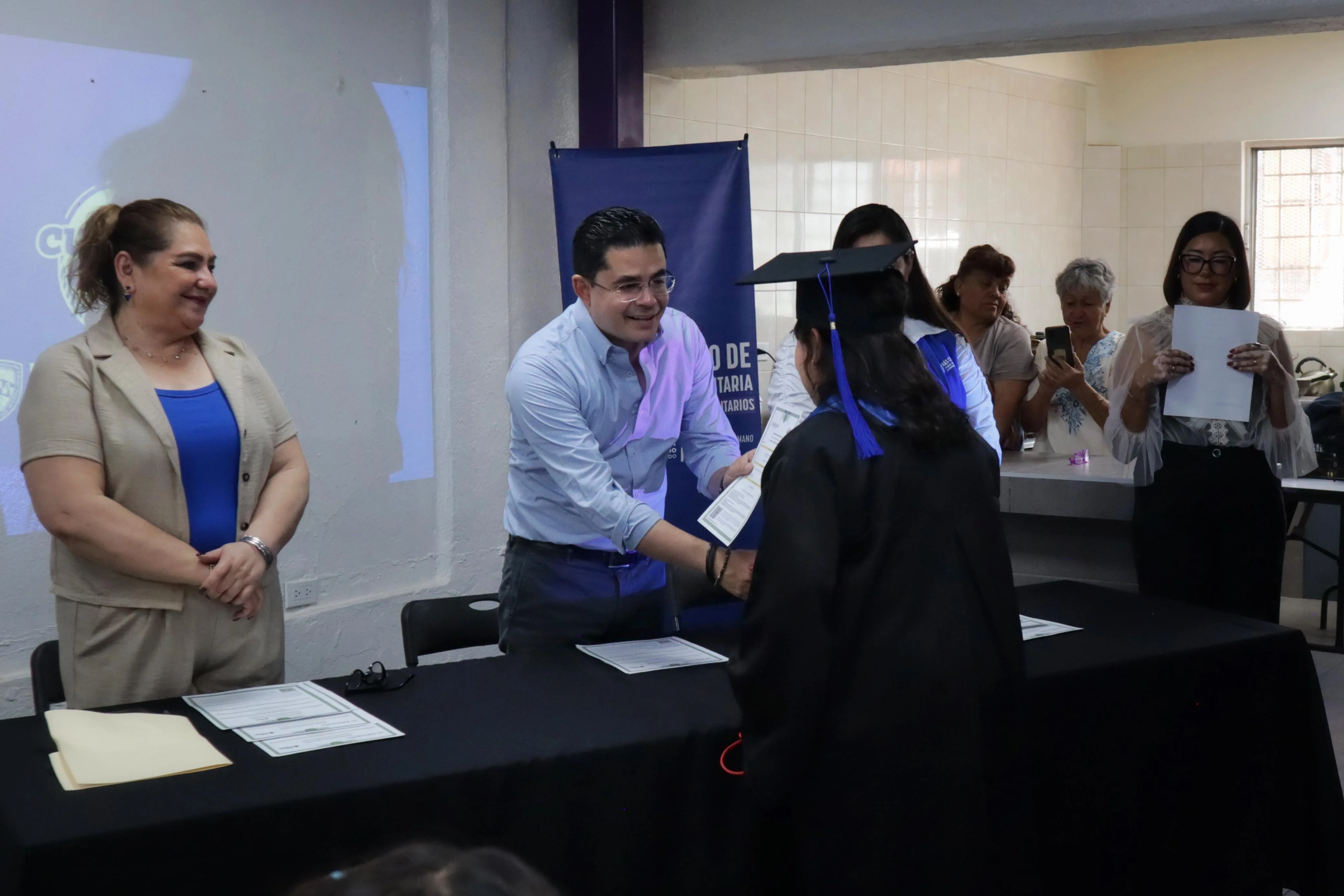 16 personas concluyen su educación básica en el Centro Comunitario Madera 65, en Chihuahua - imagen 4