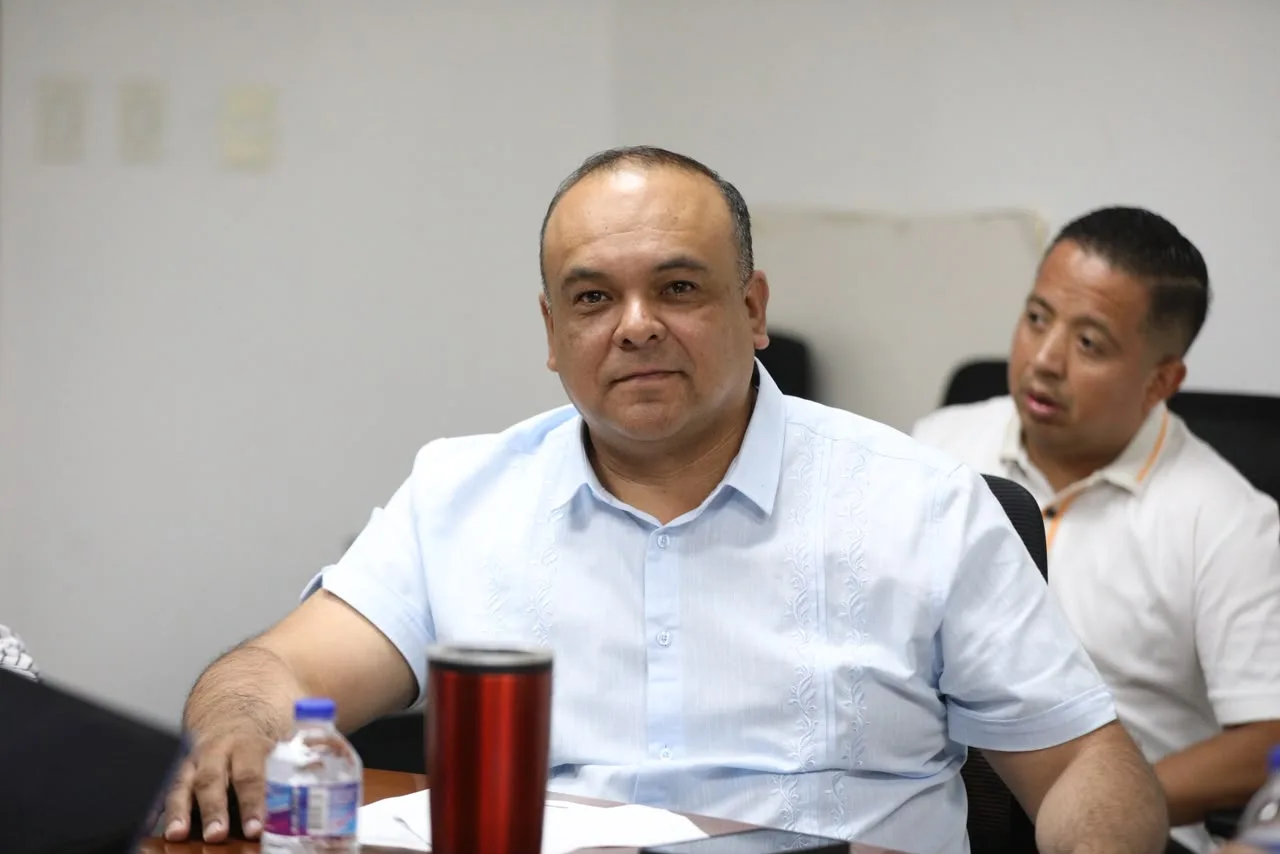 Ciudadano de Ciudad Juárez evita robo de placa histórica y es reconocido por regidores - imagen 3