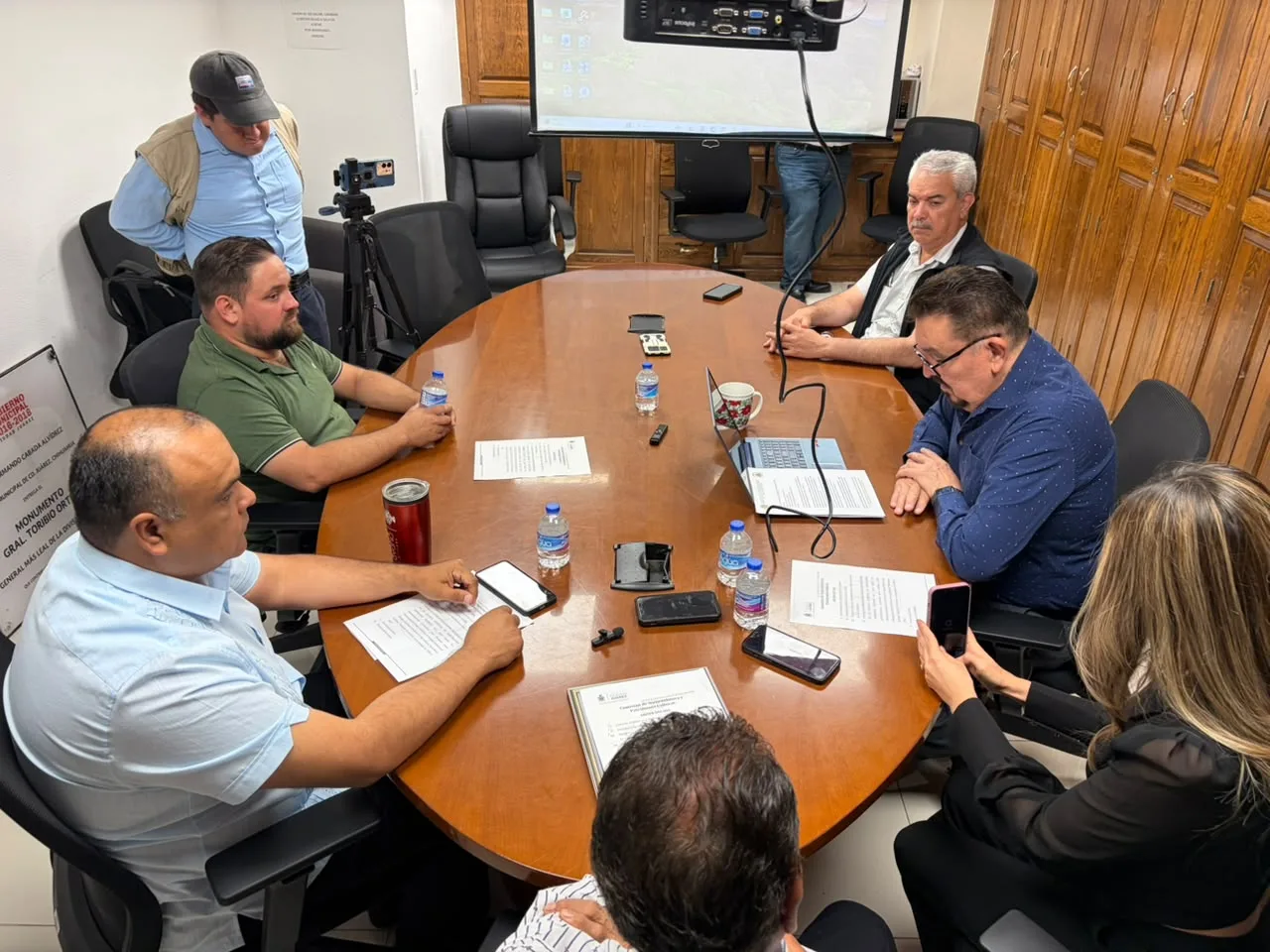 Ciudadano de Ciudad Juárez evita robo de placa histórica y es reconocido por regidores - imagen 6