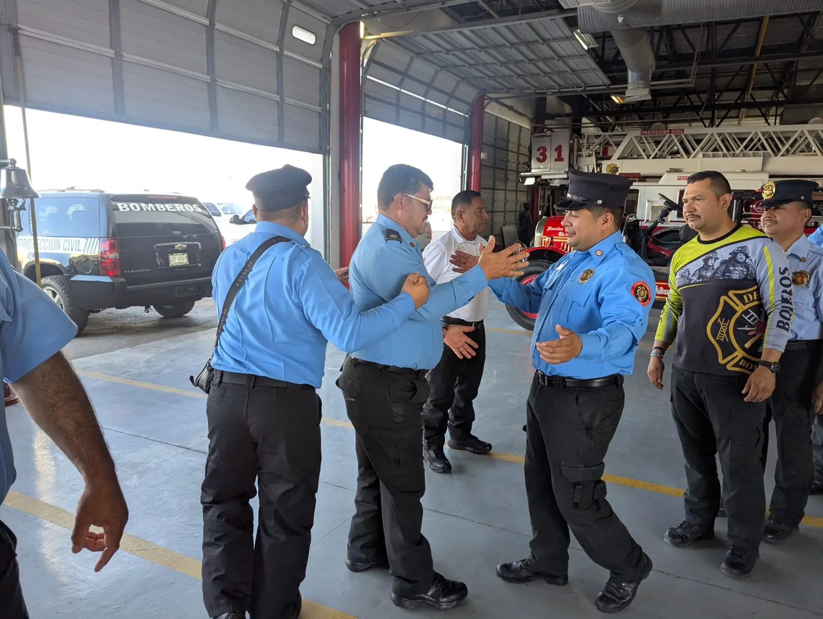 Capitán Manuel Ambriz Collazo concluye 28 años en Bomberos de Ciudad Juárez - imagen 6