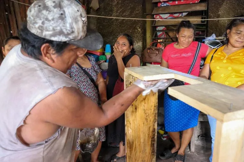 Capacitan a 139 familias de seis comunidades de Yucatán en construcción de fogones en alto - imagen 2