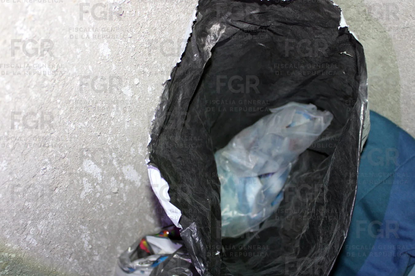 Detienen en Oaxaca a dos personas con más de un kilo de metanfetamina en operativo de la FGR - imagen 2