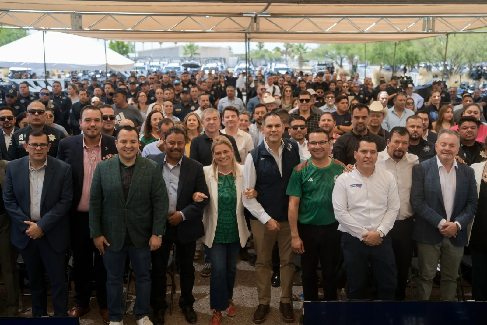Maru Campos entrega patrullas, uniformes y cuatrimotos a policías de 13 municipios de Chihuahua - imagen 1