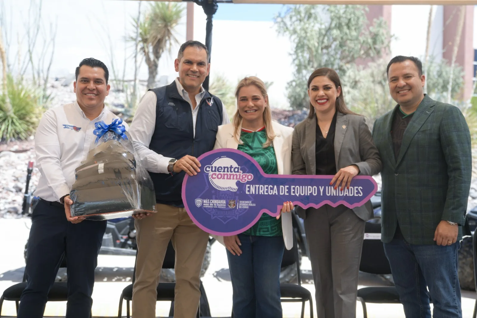 Maru Campos entrega patrullas, uniformes y cuatrimotos a policías de 13 municipios de Chihuahua - imagen 3