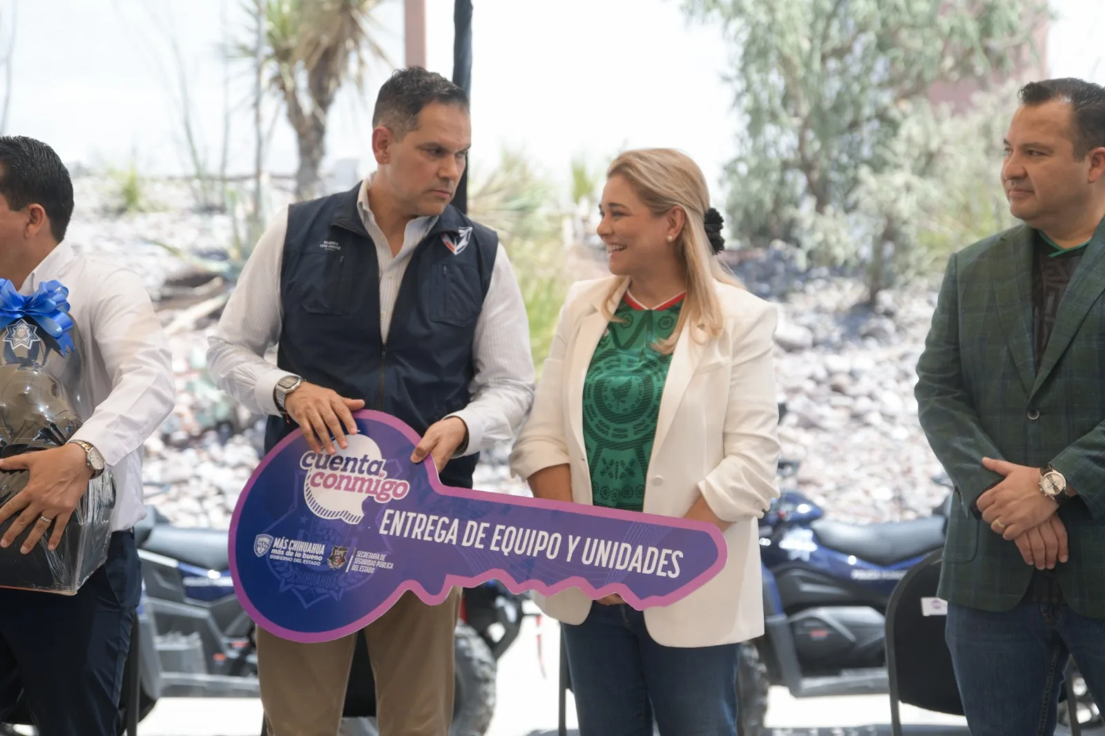 Maru Campos entrega patrullas, uniformes y cuatrimotos a policías de 13 municipios de Chihuahua - imagen 4