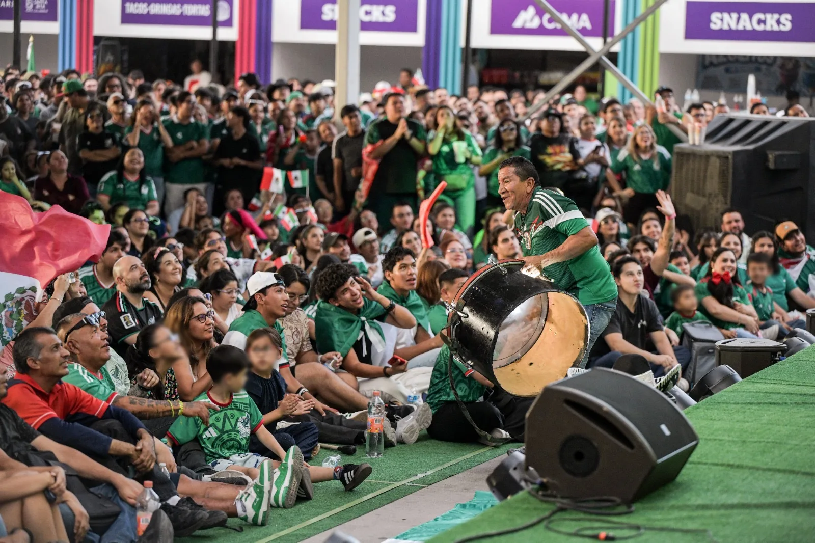 Miles de chihuahuenses siguen el segundo partido de México en la Fiesta Mundialista de Plaza del Ángel - imagen 3