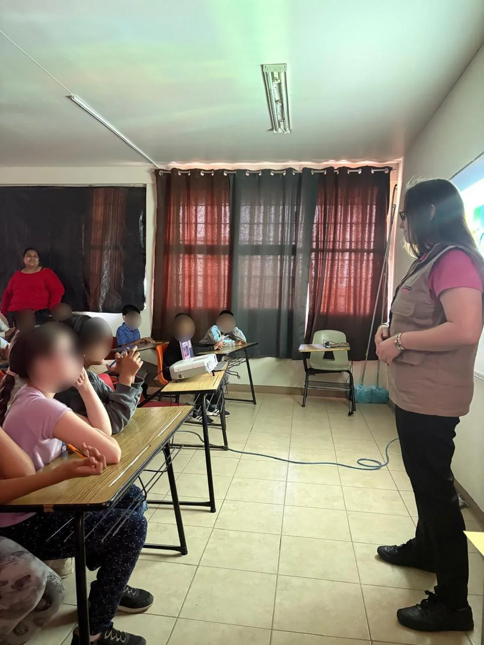 CEJUM Cuauhtémoc imparte plática sobre inteligencia emocional en primaria 15 de Septiembre - imagen 2