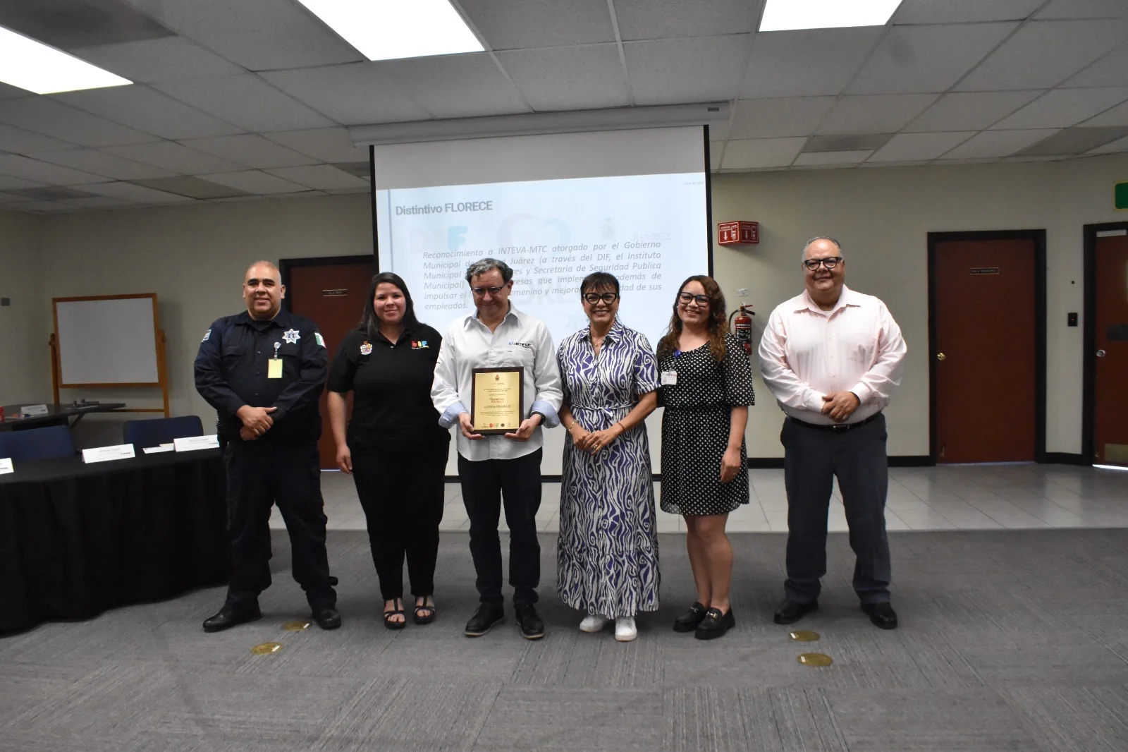 Empresa INTEVA recibe Distintivo Florece tras capacitación contra violencia de género en Juárez - imagen 5