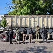 FGR detiene a cuatro personas en Tabasco por violar la ley de bienes nacionales y asegura camiones con arena - imagen 1