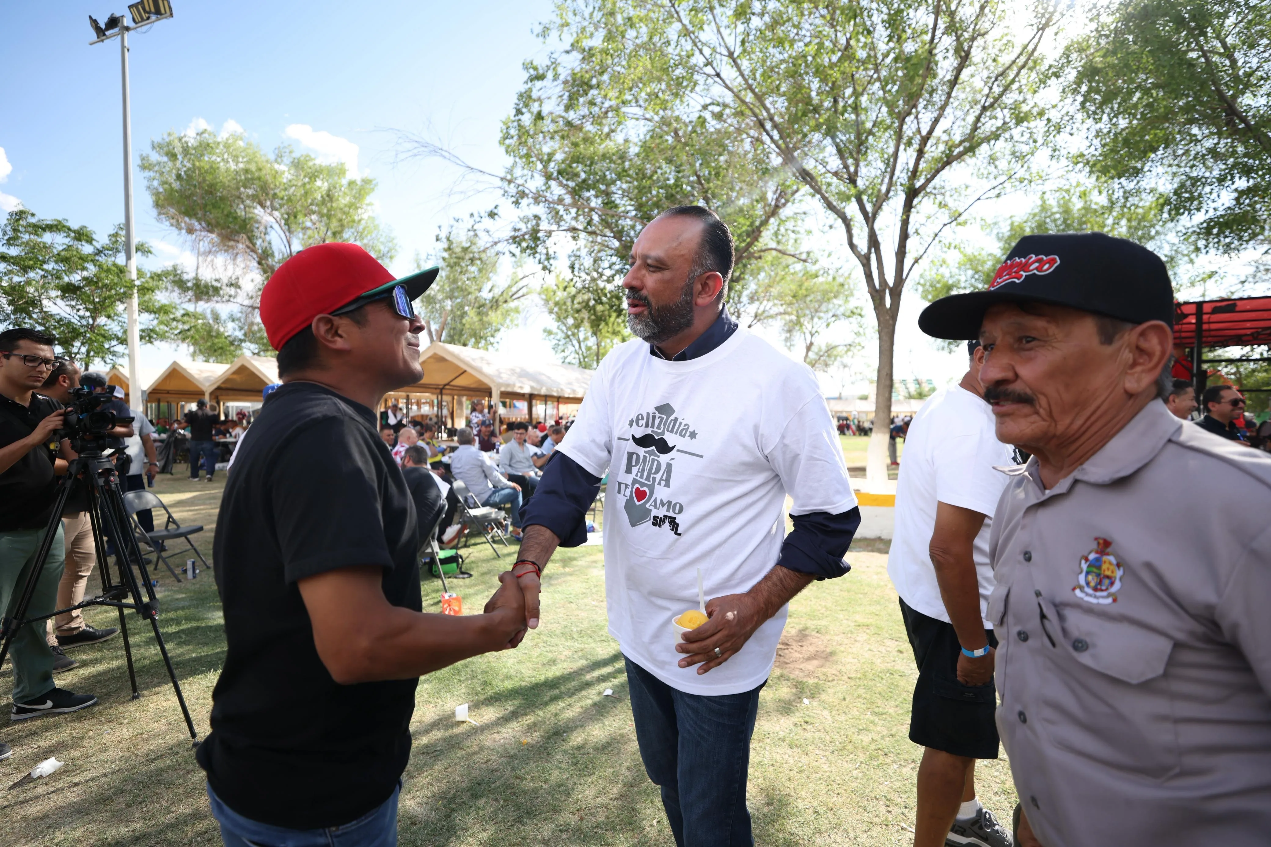 Más de mil trabajadores municipales celebran el Día del Padre en Juárez con récord de asistencia - imagen 1