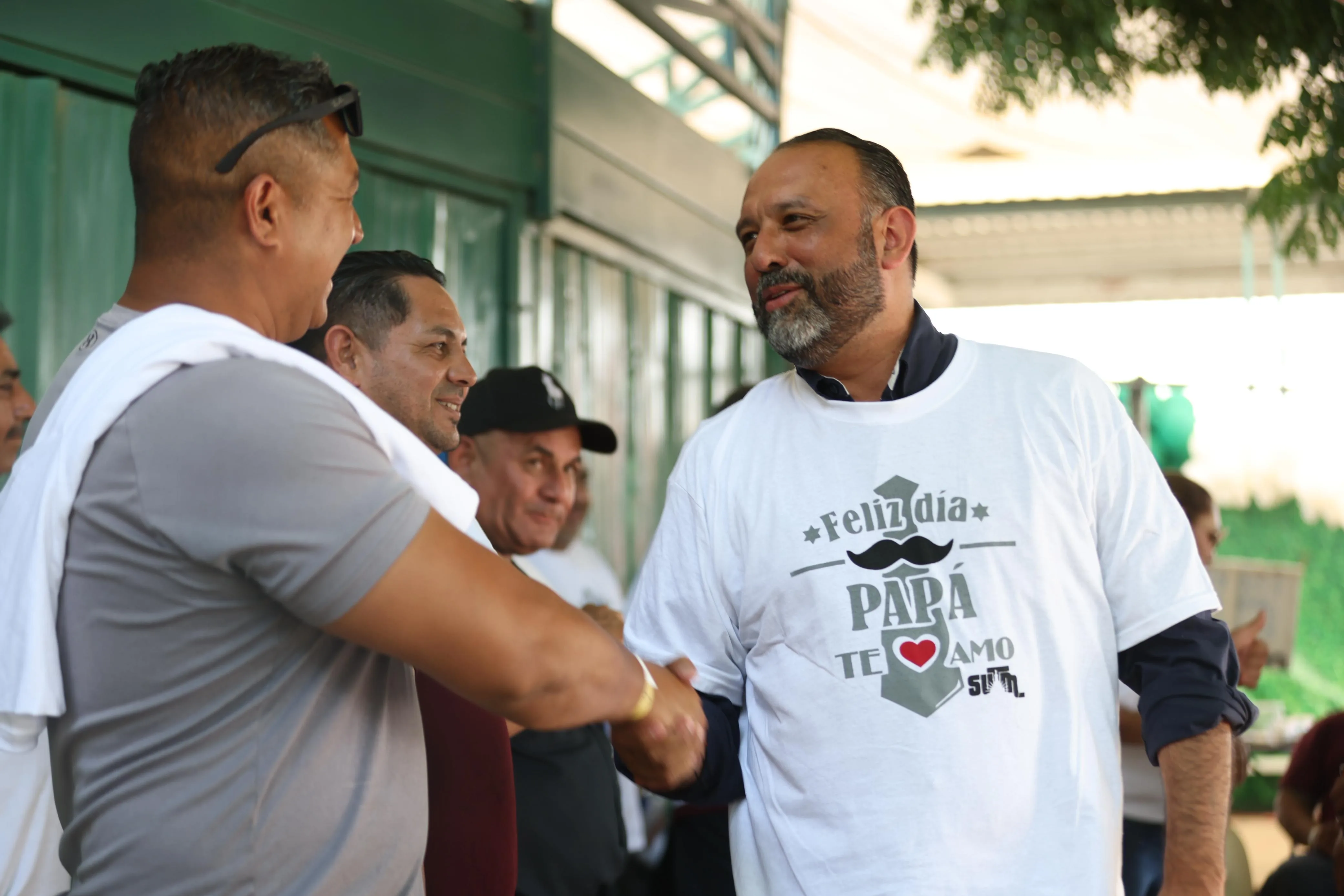 Más de mil trabajadores municipales celebran el Día del Padre en Juárez con récord de asistencia - imagen 7