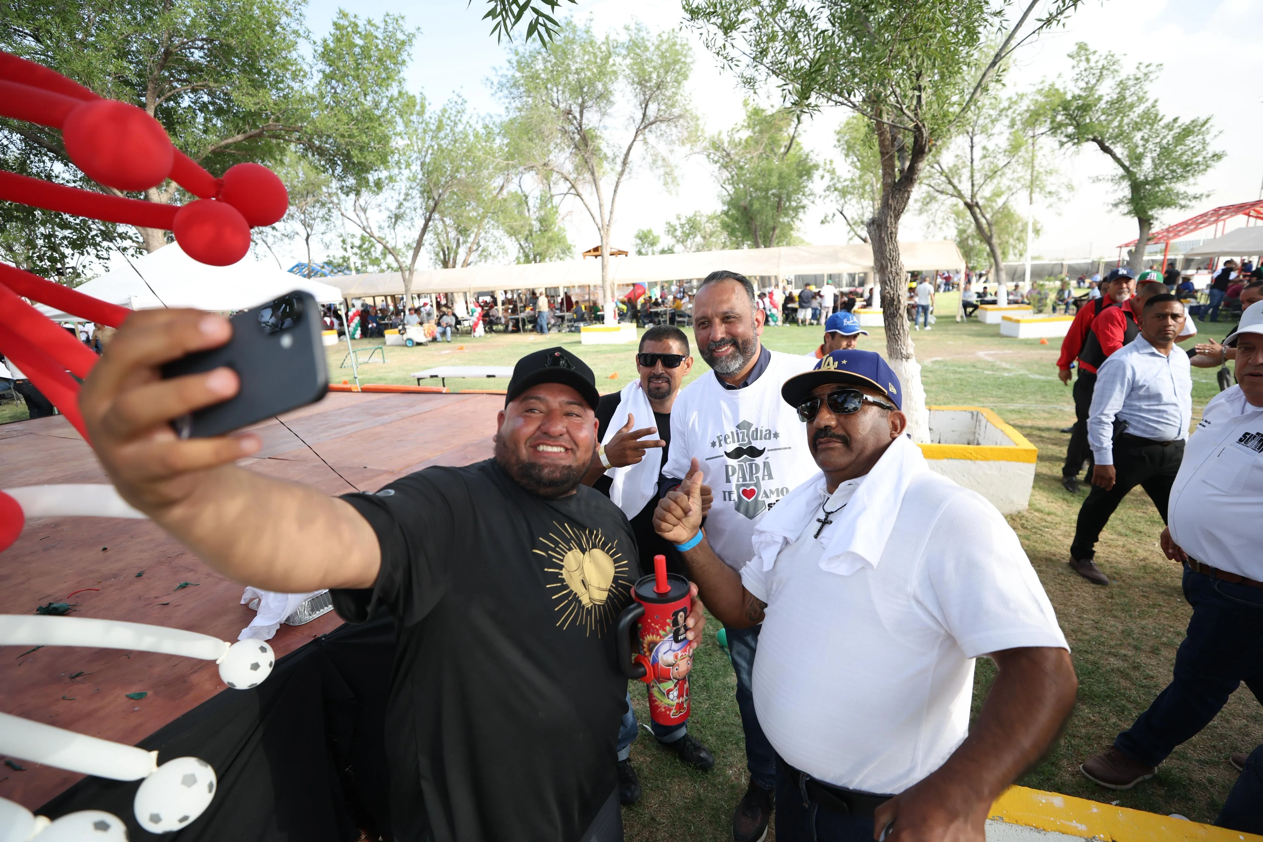 Más de mil trabajadores municipales celebran el Día del Padre en Juárez con récord de asistencia - imagen 9