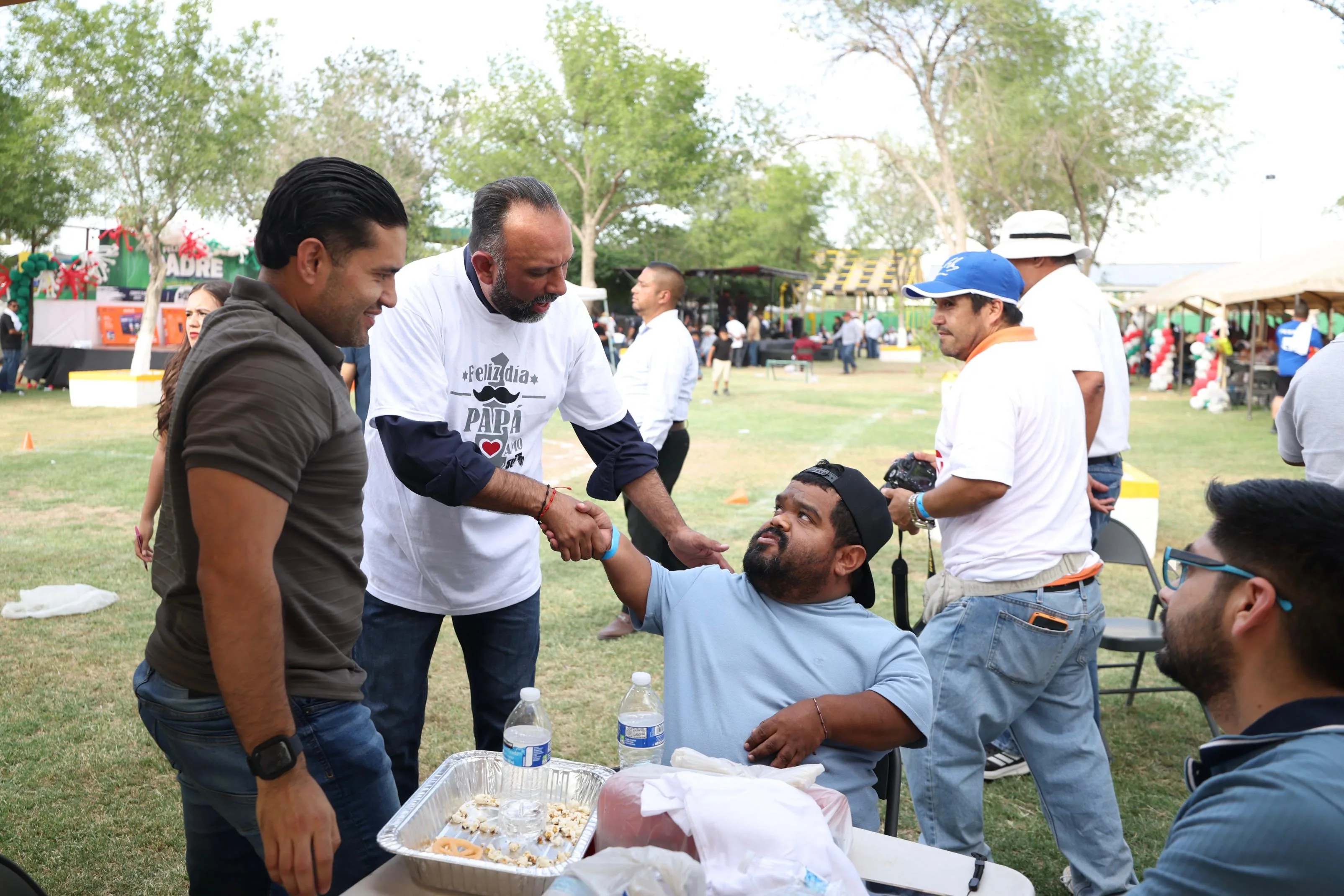 Más de mil trabajadores municipales celebran el Día del Padre en Juárez con récord de asistencia - imagen 17