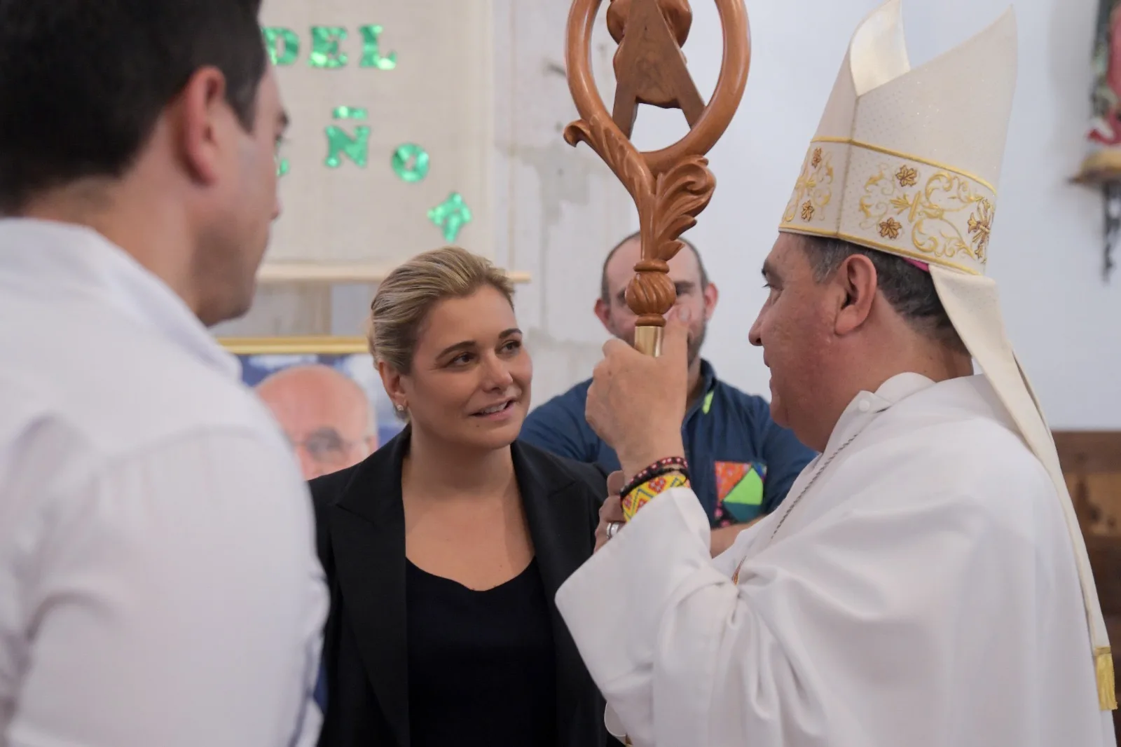 Maru Campos asiste en Cerocahui a misa por sacerdotes jesuitas asesinados en 2022 - imagen 3