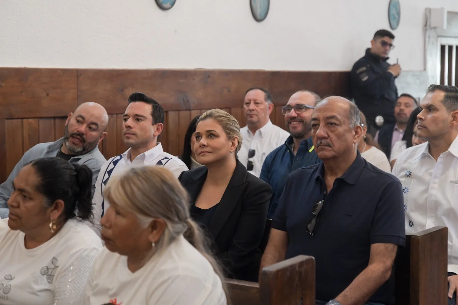 Maru Campos asiste en Cerocahui a misa por sacerdotes jesuitas asesinados en 2022 - imagen 4
