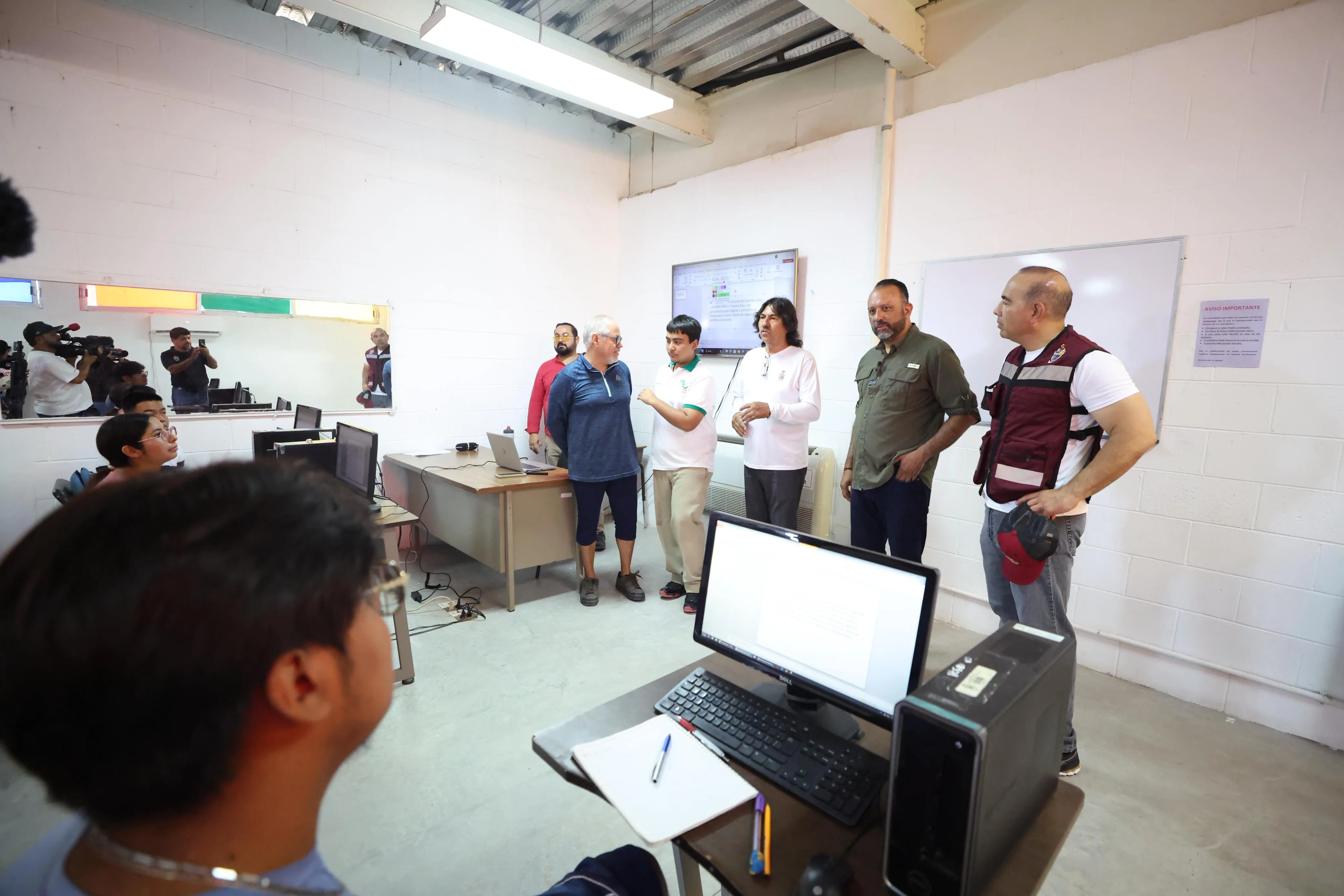 Presidente Municipal de Juárez visita Centro Comunitario Riveras del Bravo para impulsar talleres y actividades - imagen 8
