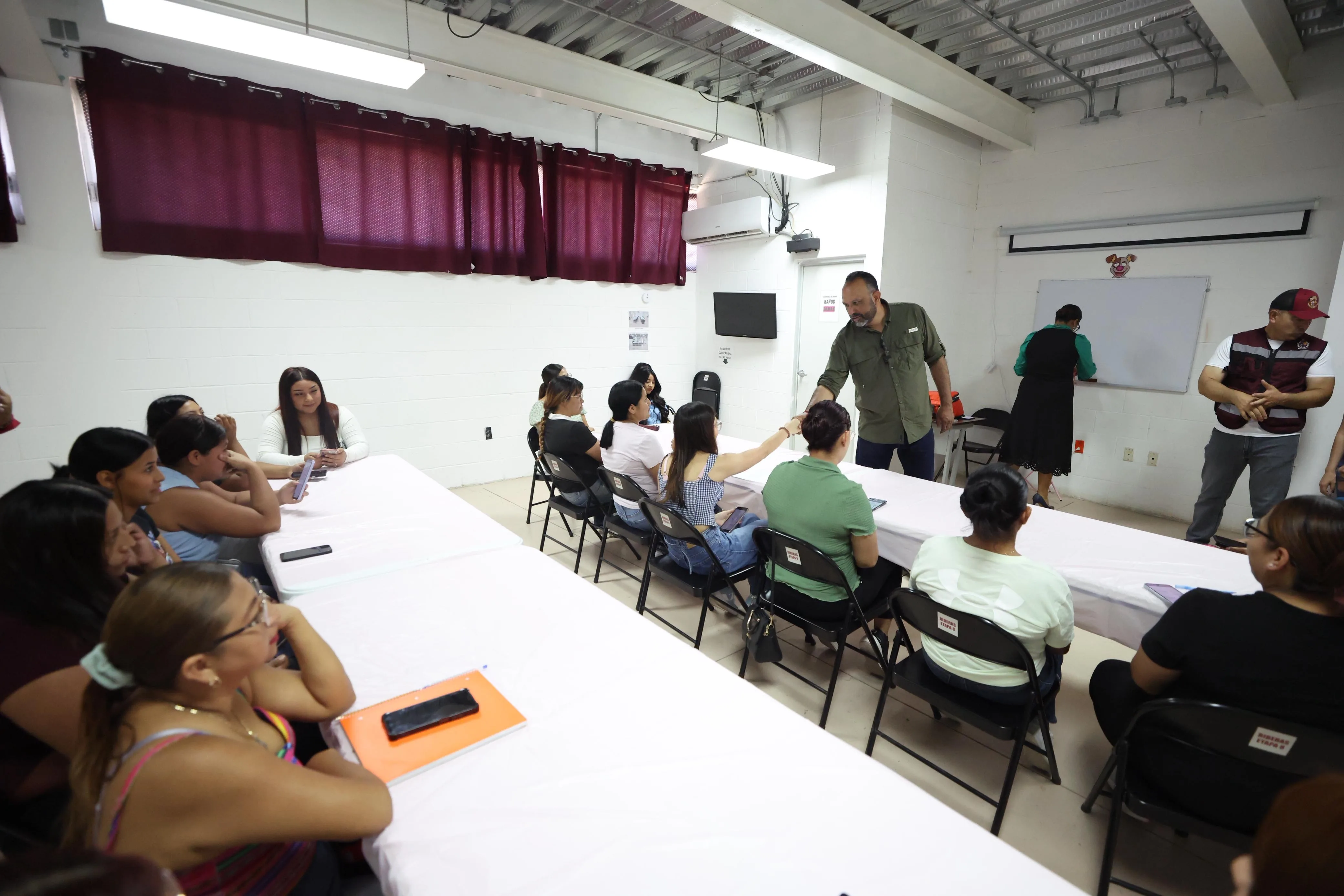Presidente Municipal de Juárez visita Centro Comunitario Riveras del Bravo para impulsar talleres y actividades - imagen 10