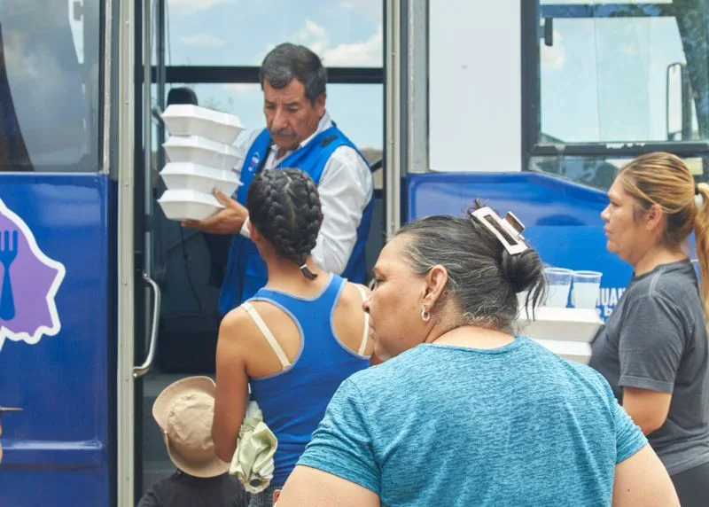 NutriChihuahua lleva platillos a familias de la colonia México 91, al sur de Chihuahua - imagen 1