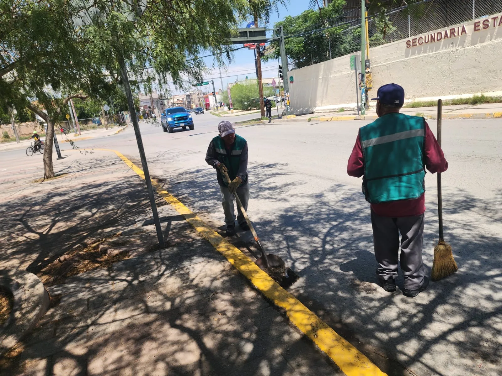 Realizan limpieza y mantenimiento en el Monumento a Benito Juárez en Ciudad Juárez - imagen 2