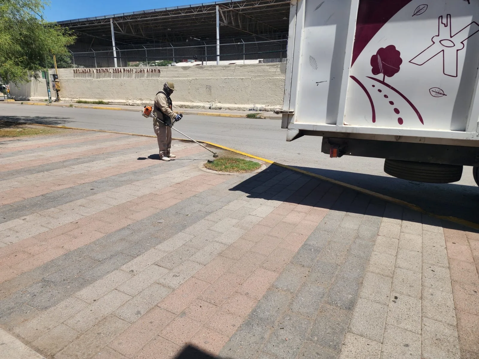 Realizan limpieza y mantenimiento en el Monumento a Benito Juárez en Ciudad Juárez - imagen 4