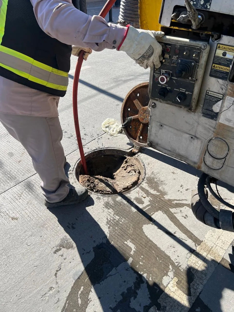 Protección Civil y JMAS realizan desazolve en alcantarillado de avenida Juárez para evitar inundaciones en puente 16 de Septiembre - imagen 2
