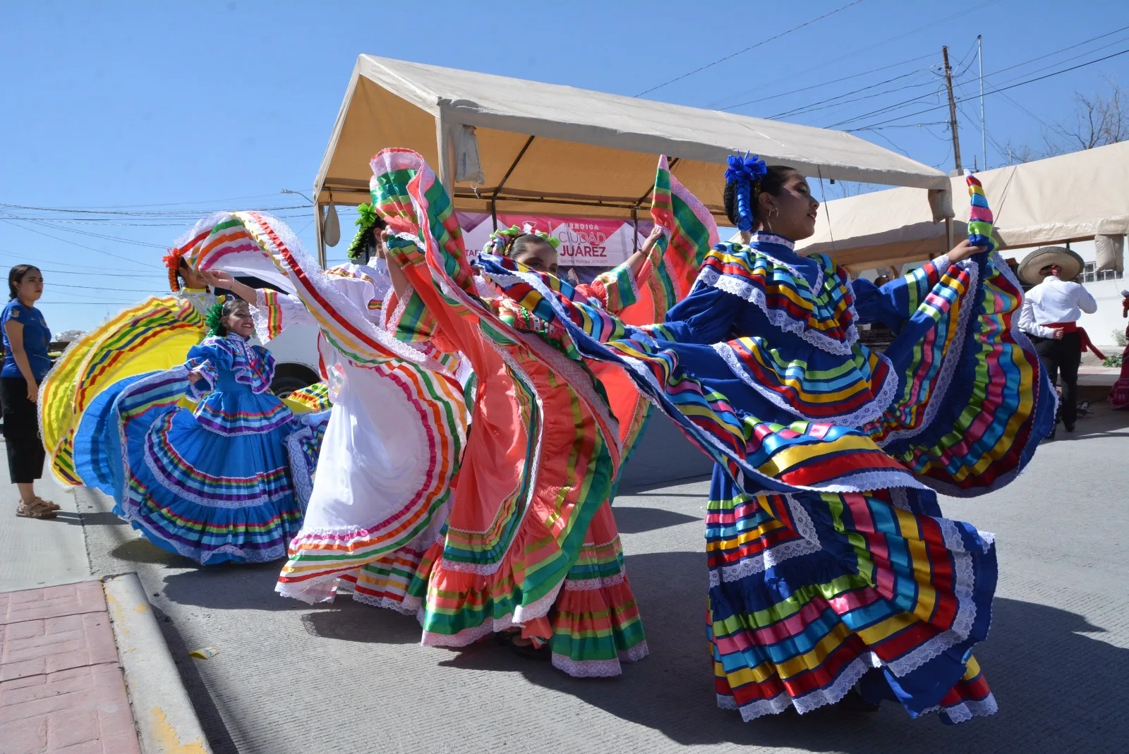 Festival CruzArte reúne arte, cultura y servicios gratuitos en el Centro Comunitario Azteca de Ciudad Juárez - imagen 14