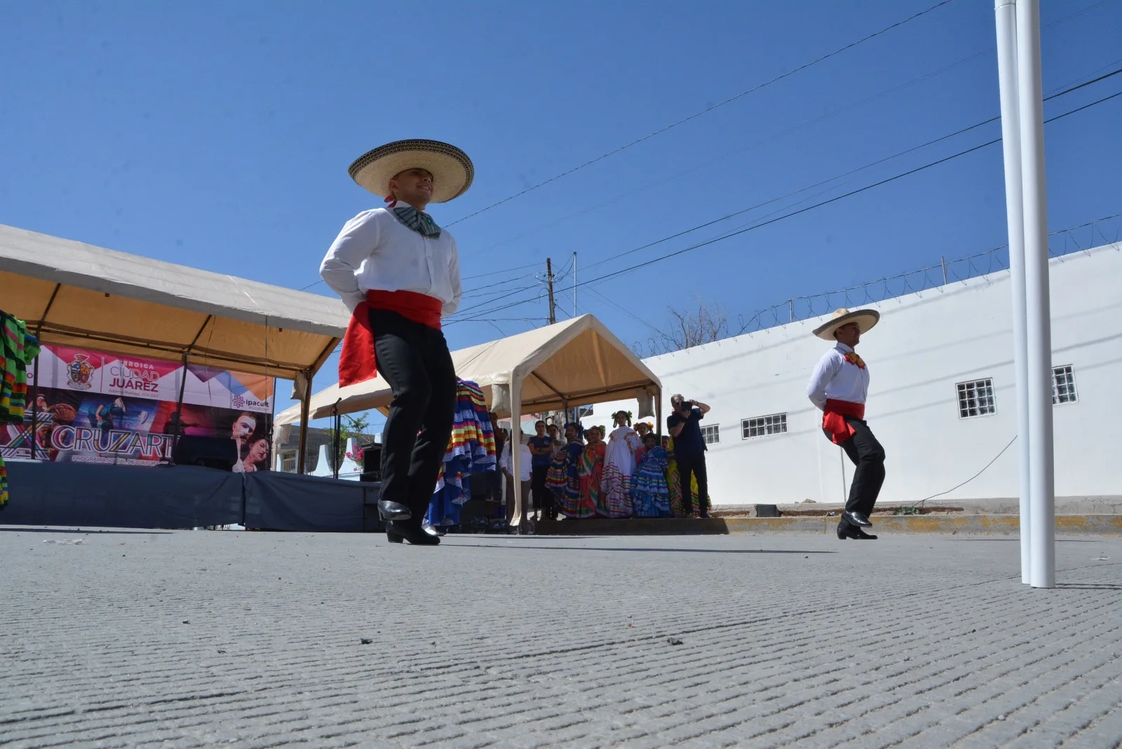 Festival CruzArte reúne arte, cultura y servicios gratuitos en el Centro Comunitario Azteca de Ciudad Juárez - imagen 15