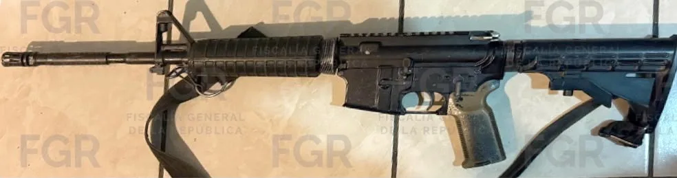 Detienen en Michoacán a presunto narcomenudista con drogas, armas y municiones - imagen 2