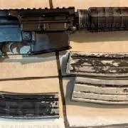 Detienen en Michoacán a presunto narcomenudista con drogas, armas y municiones - imagen 5