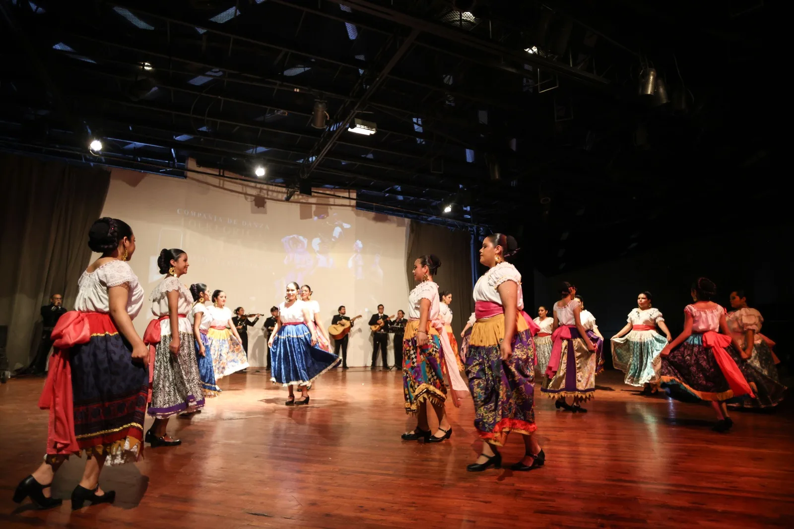Compañía de Danza Folklórica Témari celebra 20 años en Ciudad Juárez con espectáculo cultural - imagen 9