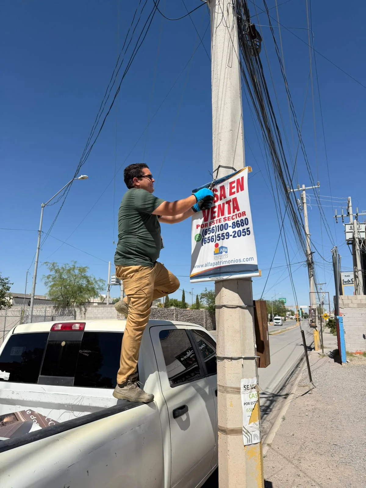 Retiran 200 pendones sin permiso en Valle del Sol, Juárez - imagen 2