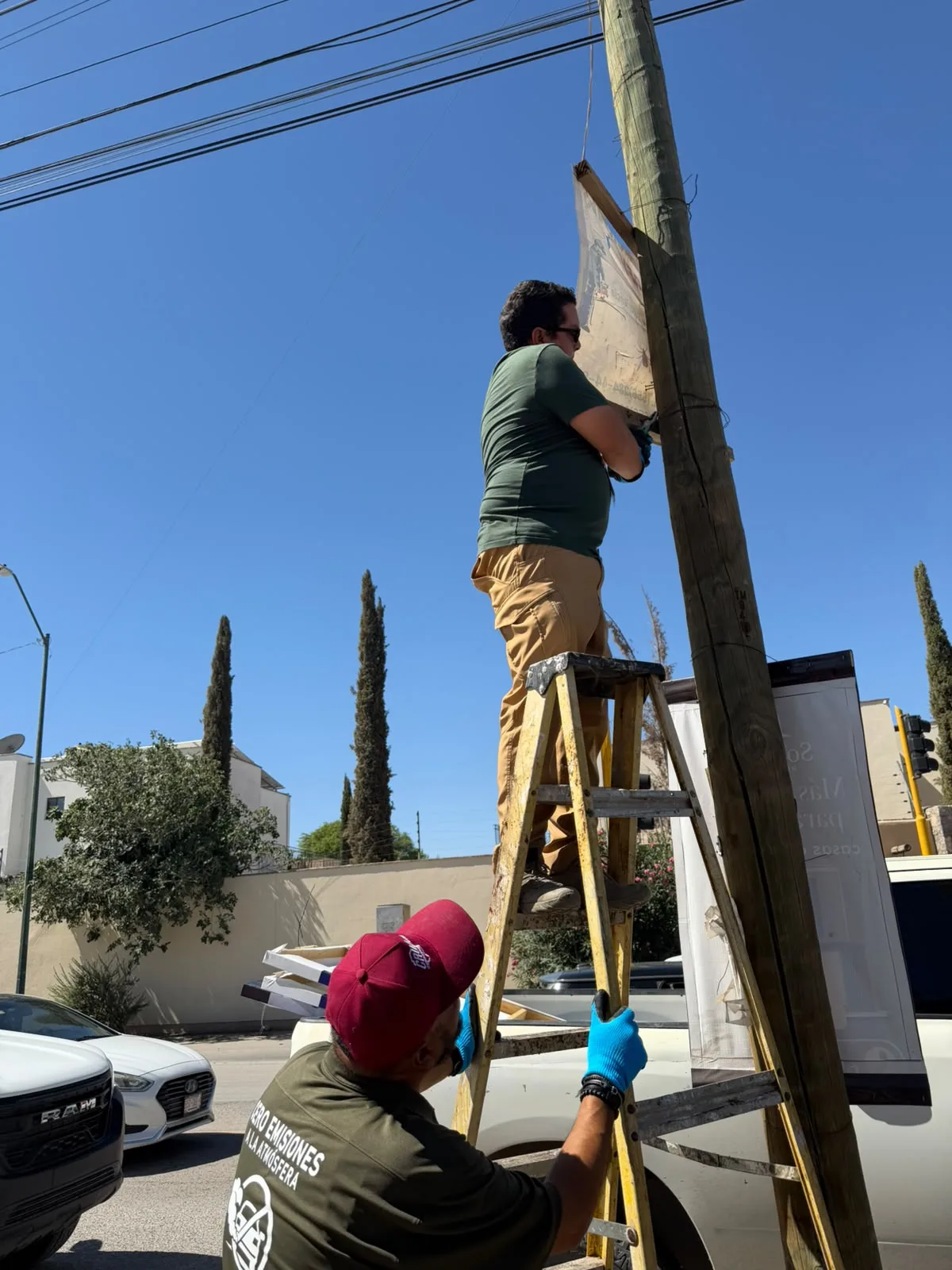 Retiran 200 pendones sin permiso en Valle del Sol, Juárez - imagen 3
