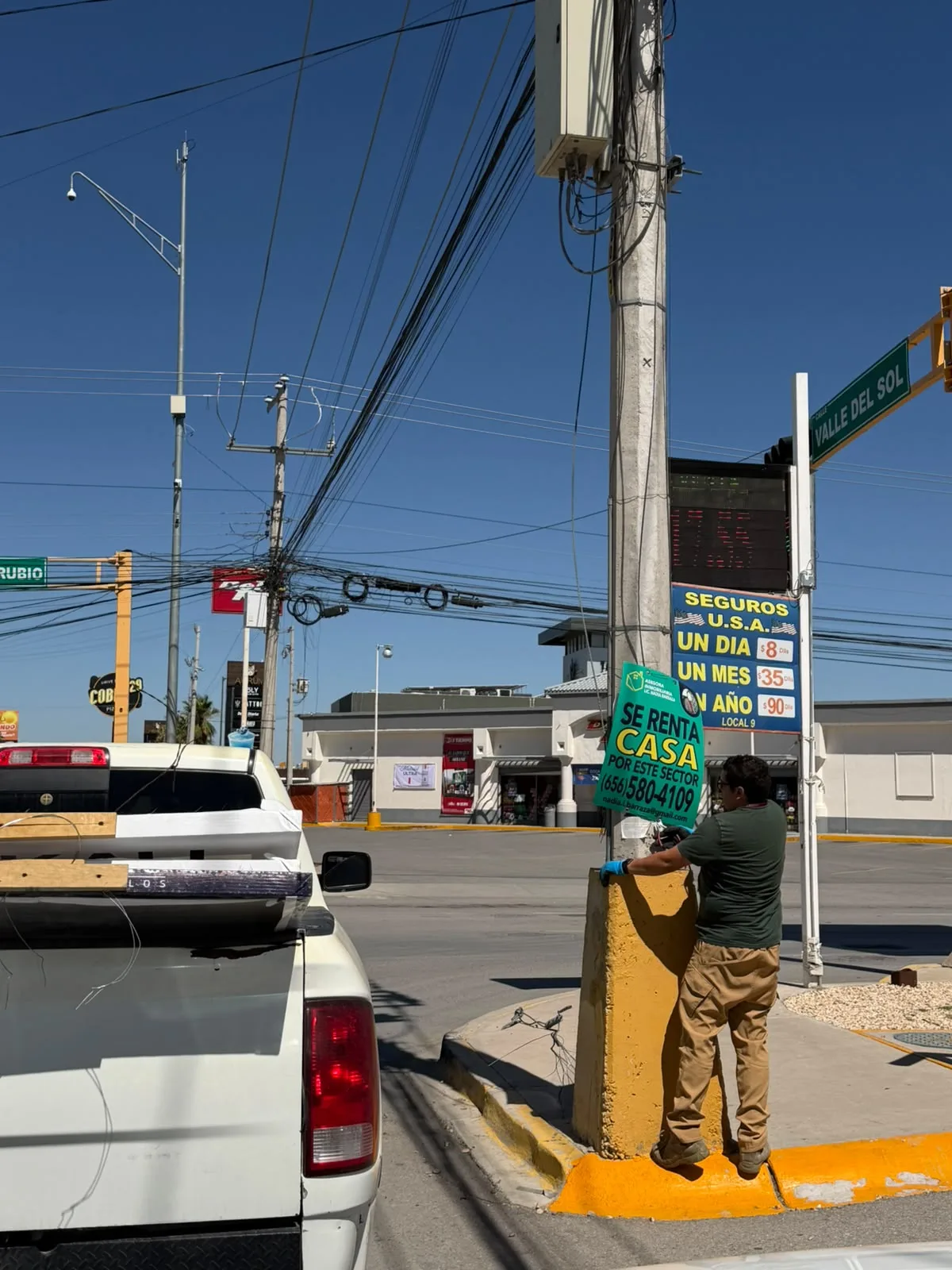 Retiran 200 pendones sin permiso en Valle del Sol, Juárez - imagen 5