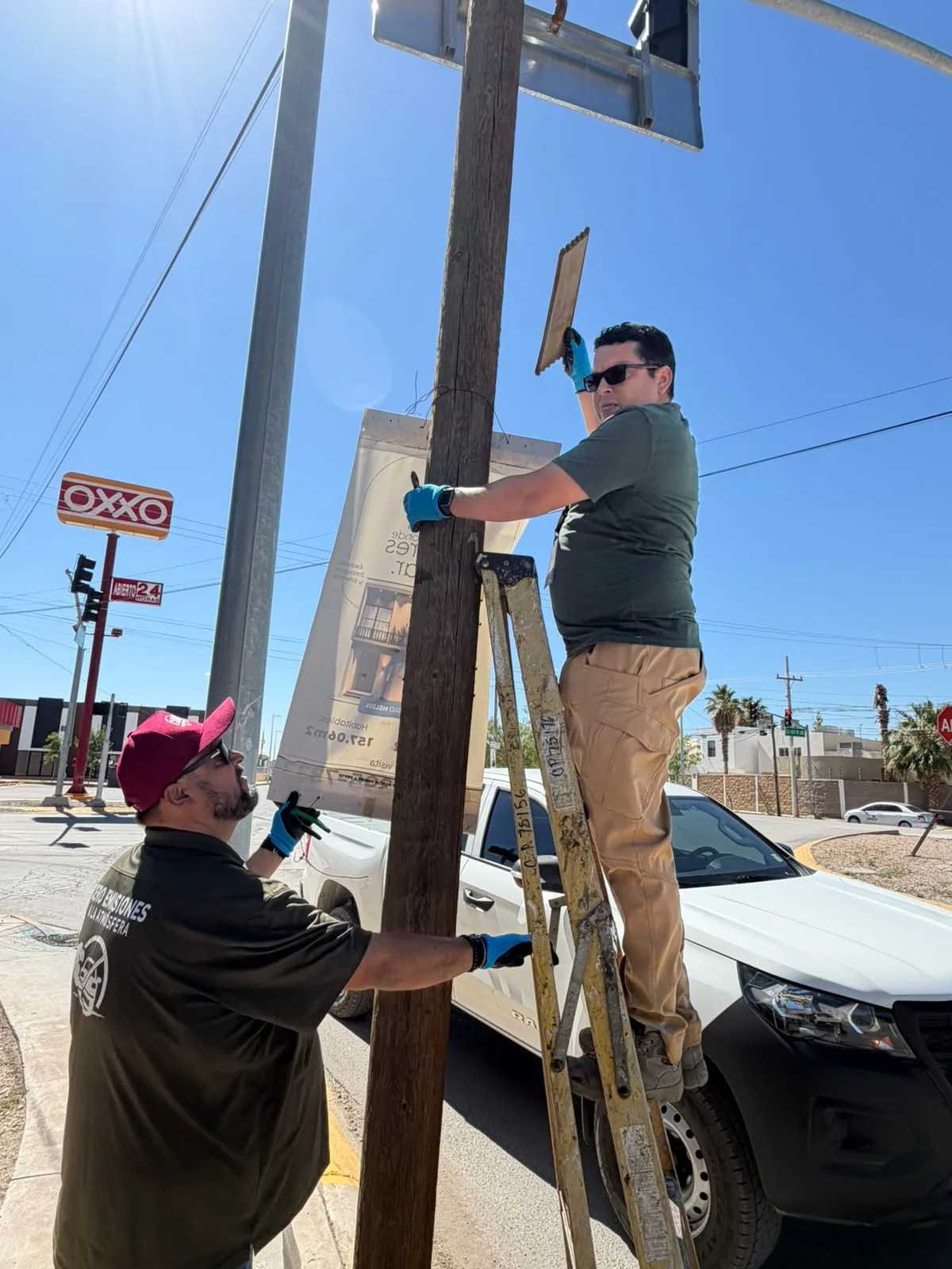 Retiran 200 pendones sin permiso en Valle del Sol, Juárez - imagen 7