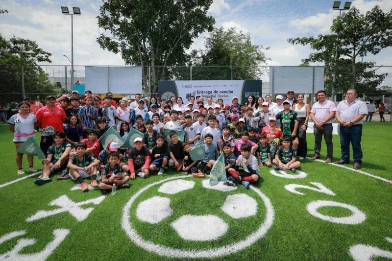 Entregan cuatro canchas de fútbol 5 en Yucatán como parte del Mundial Social 2026 - imagen 1