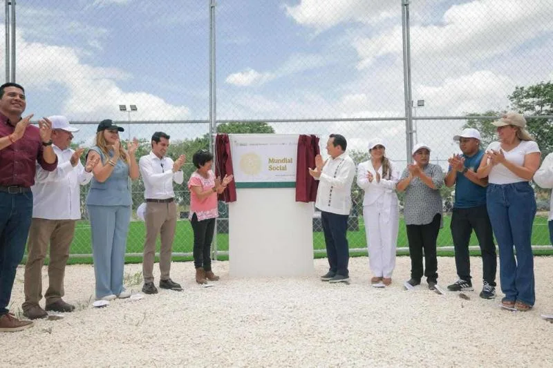 Entregan cuatro canchas de fútbol 5 en Yucatán como parte del Mundial Social 2026 - imagen 2