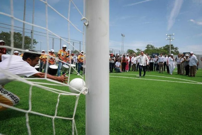 Entregan cuatro canchas de fútbol 5 en Yucatán como parte del Mundial Social 2026 - imagen 4