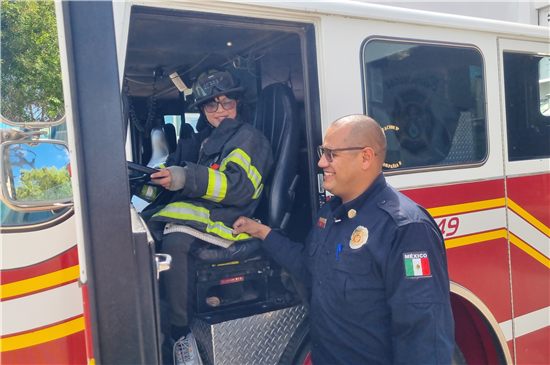 Morgan Salazar, de 11 años, sueña con ser bombero como su padre en Chihuahua - imagen 2